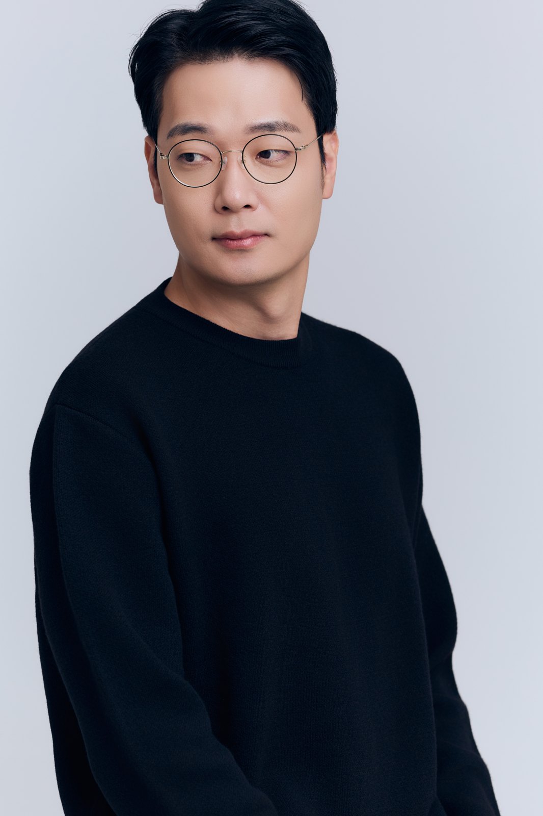 울쎄라 팁을 교체하는 원장의 손