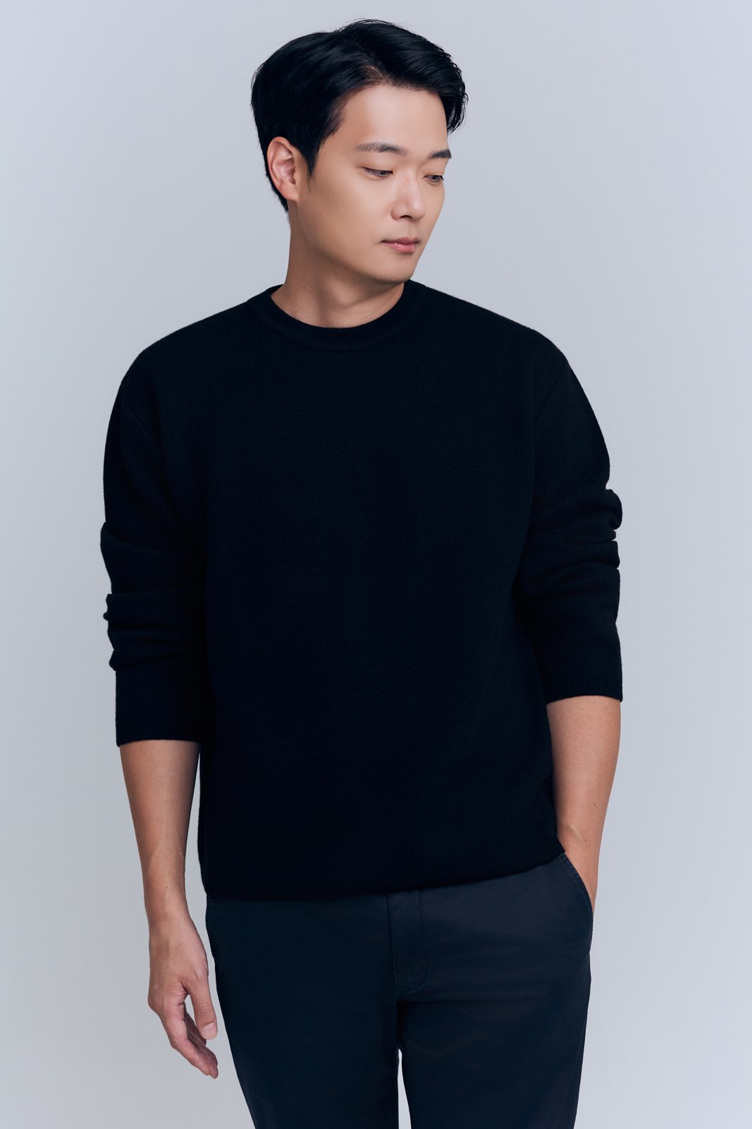 턱선 부위 모식도를 짚으며 설명하는 원장